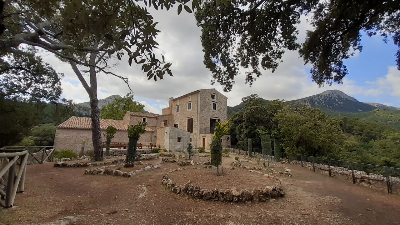 El refugi de Son Amer està situat al cor de la Serra de Tramuntana