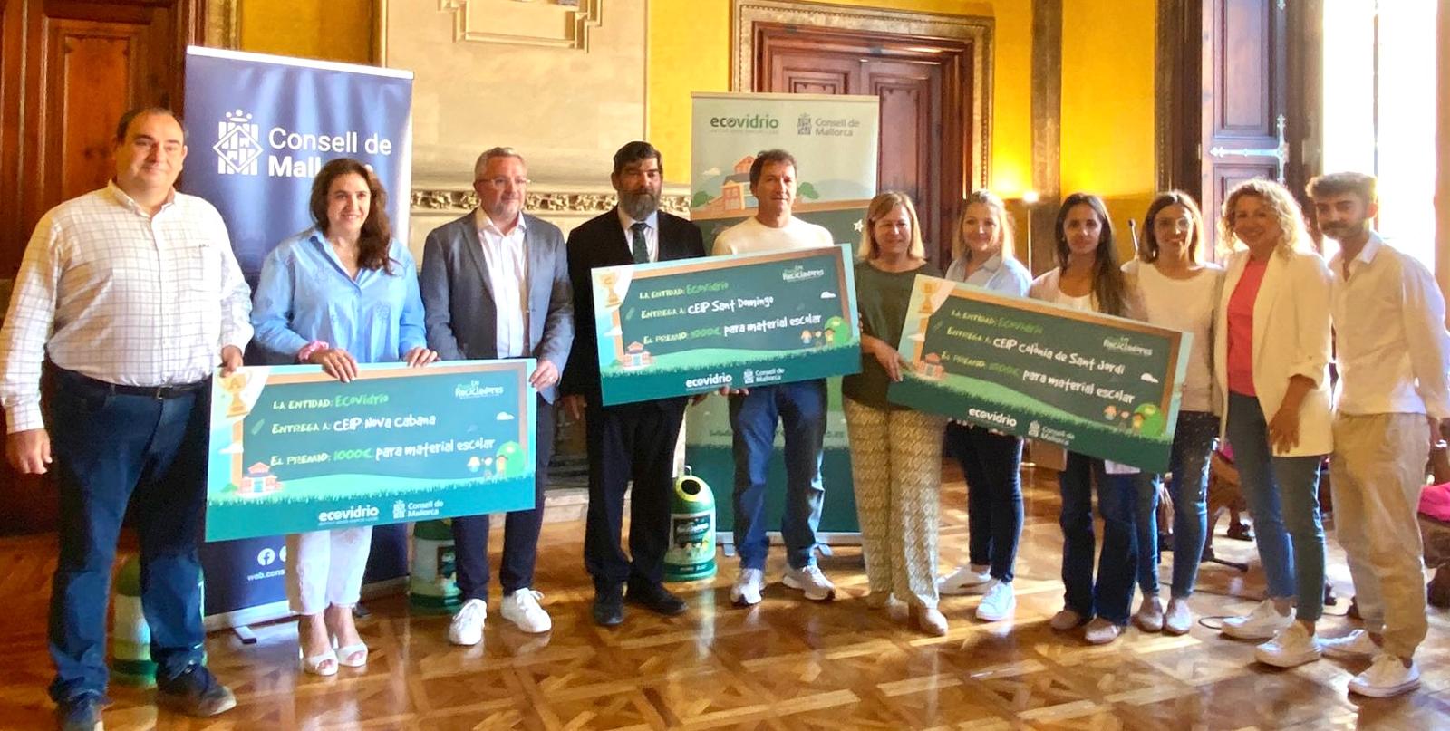 Lliurament dels premis als tres col·legis guanyadors de la campanya «Los Peque Recicladores».