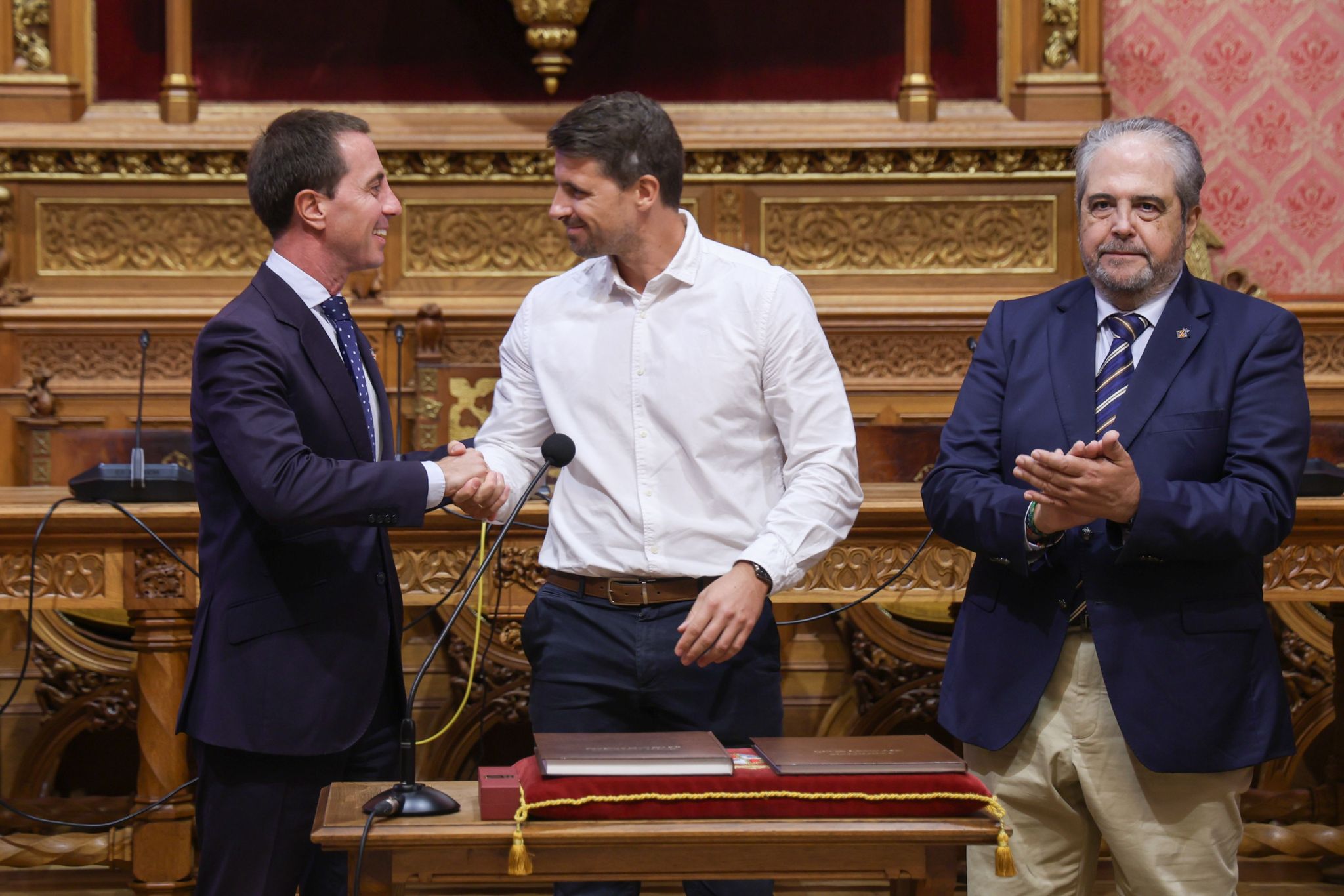 Toma de posesión de 16 nuevos funcionarios del Consell de Mallorca.