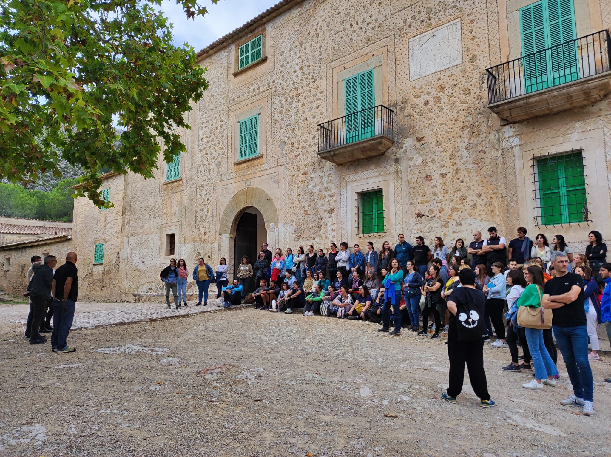 Docents participants a les cases de Galatzó (Calvià) 