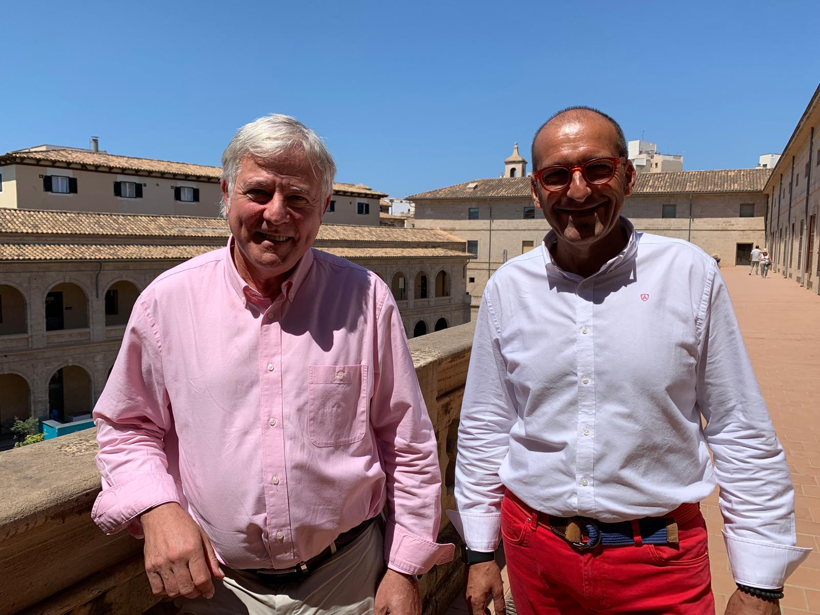 El conseller Rodríguez i el director insular Pedro Mas.