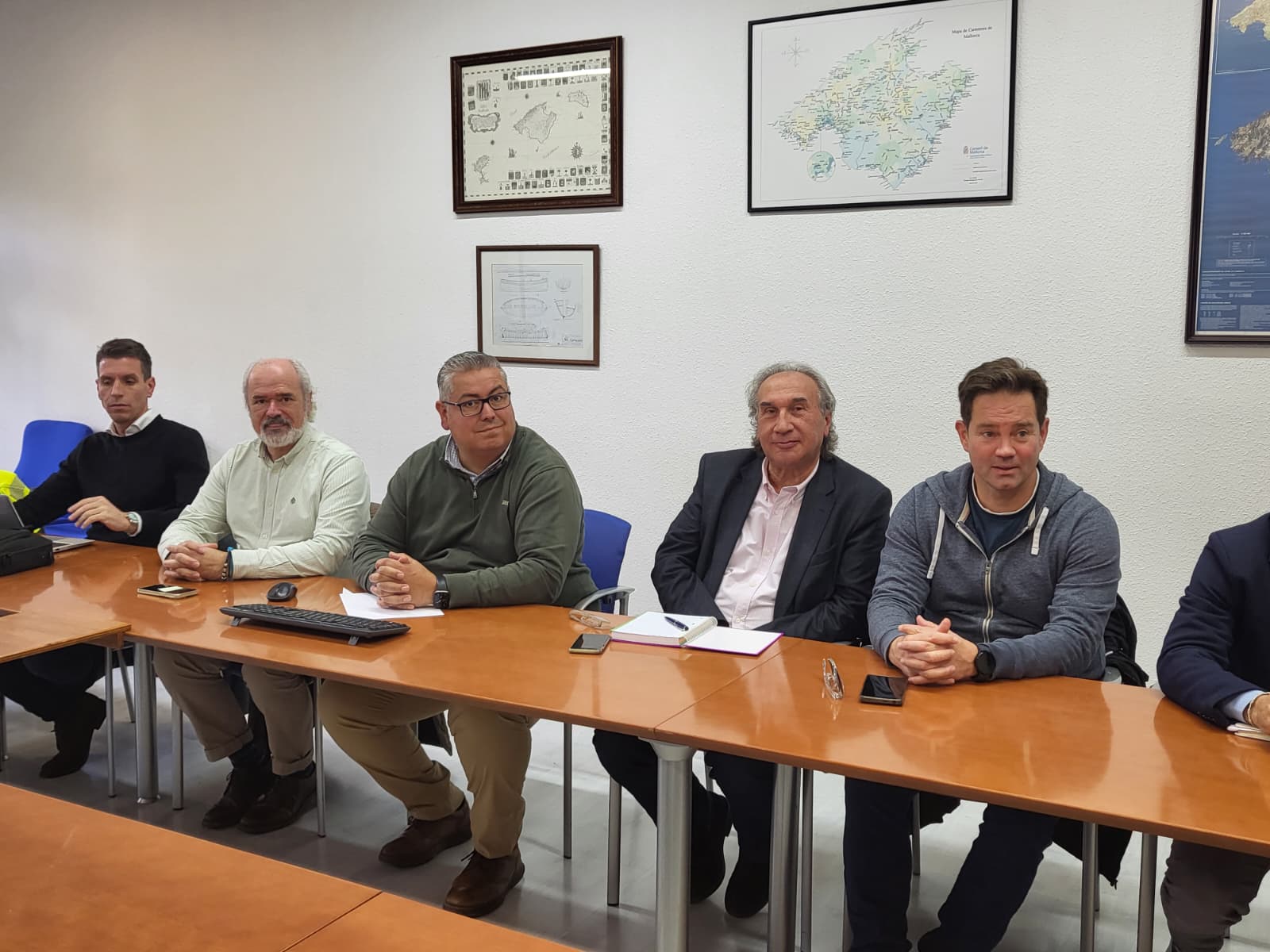 El alcalde de Pollença acompañado de los representantes del Consell de Mallorca y la DGT.