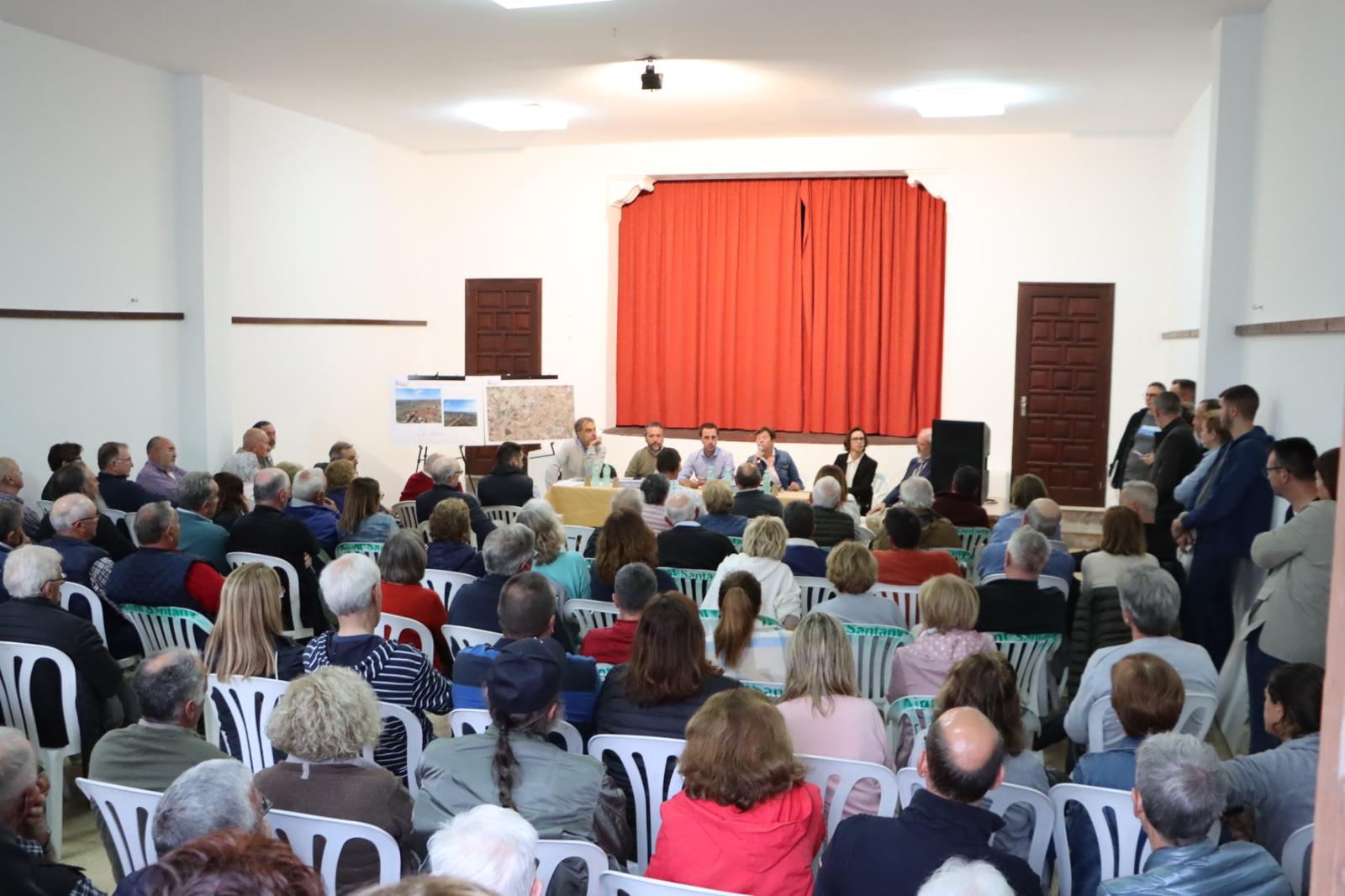 Imagen de la reunión celebrada ayer en s'Alqueria Blanca.