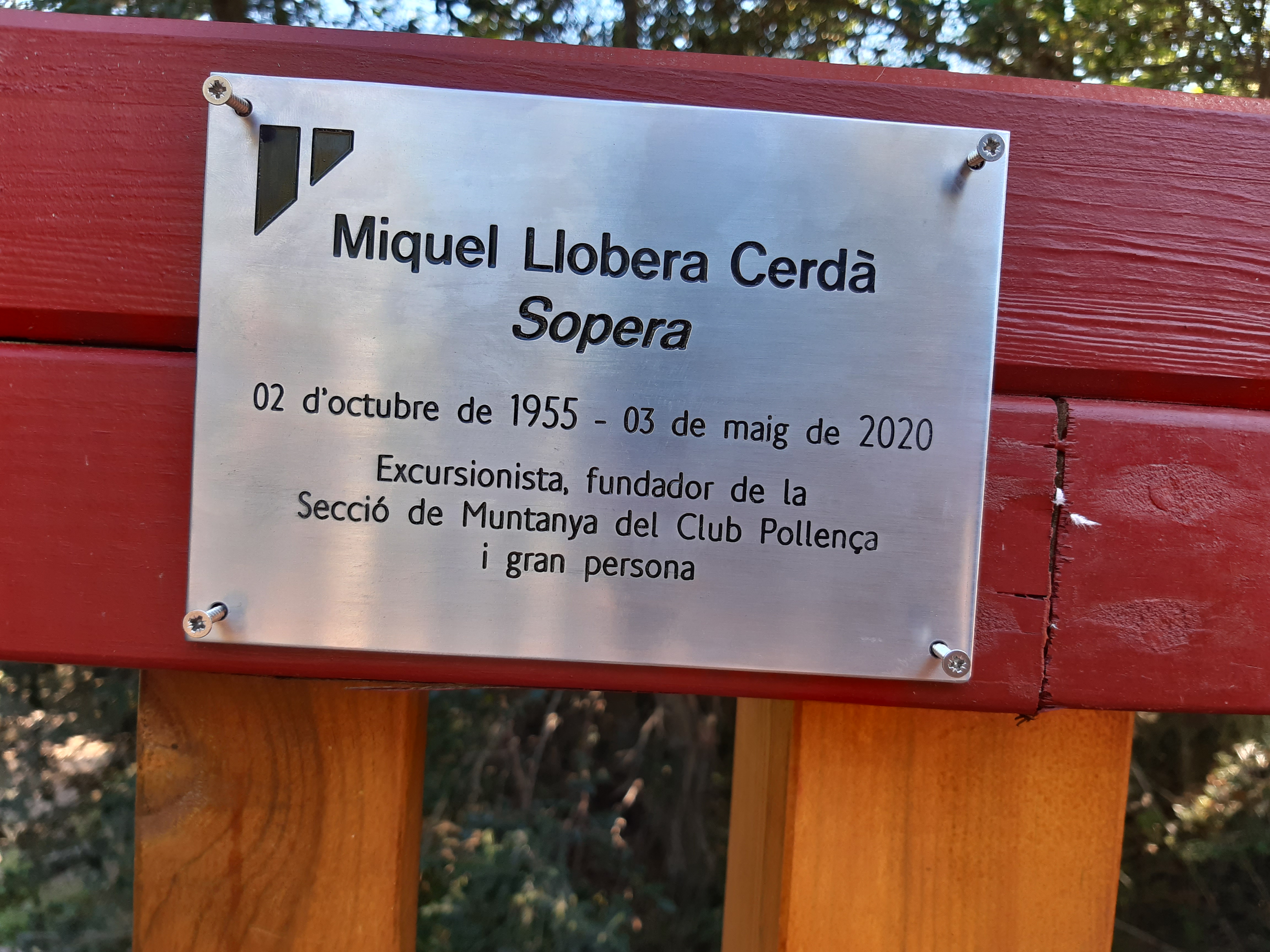 Placa en record de Miquel Llobera