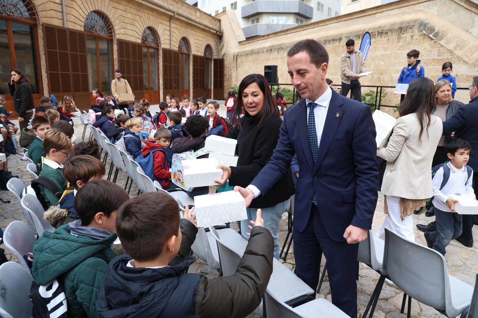 El president del Consell de Mallorca, Llorenç Galmés i la secretària del Consell Escolar de Mallorca, Àfrica Lorente