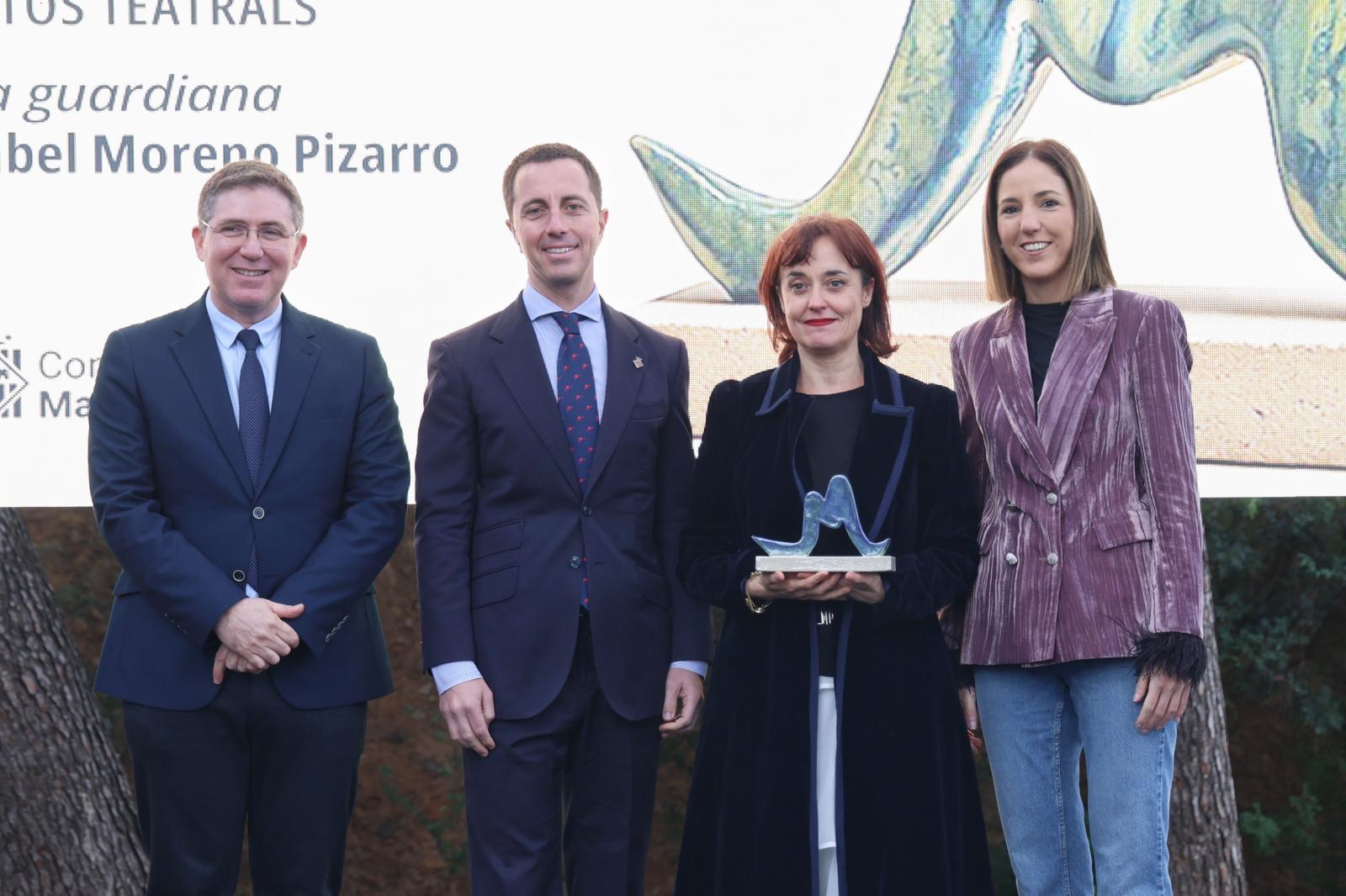 El presidente del Consell de Mallorca, Llorenç Galmés , la vicepresidenta, Antònia Roca y el director insular de Cultura, Guillem Ginard con los galardornados