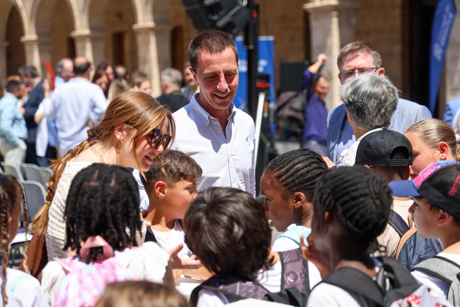 Celebración de la cantata colectiva de «La Balanguera» en el patio dels Homes de la Misericòrdia.