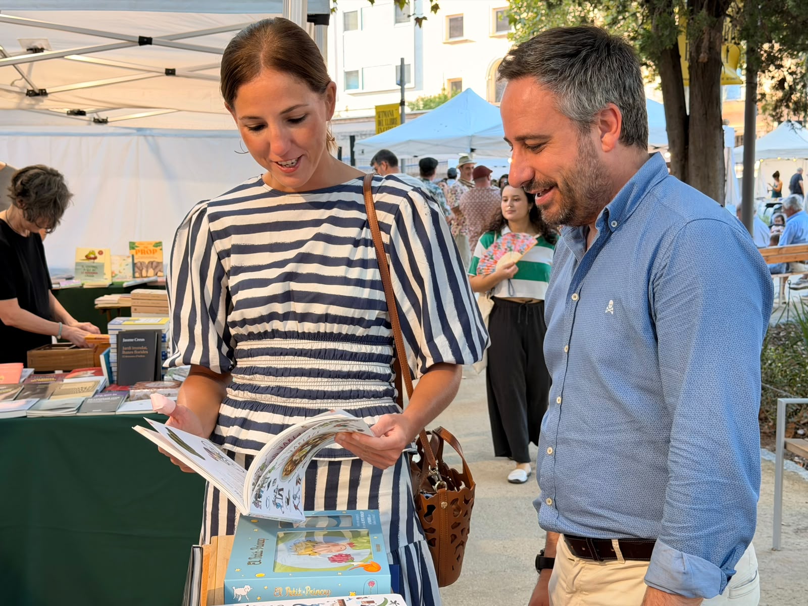 La vicepresidenta y consejera de Cultura y Patrimonio, Antònia Roca y el director insular de Cultura, Andrés Ferrer.