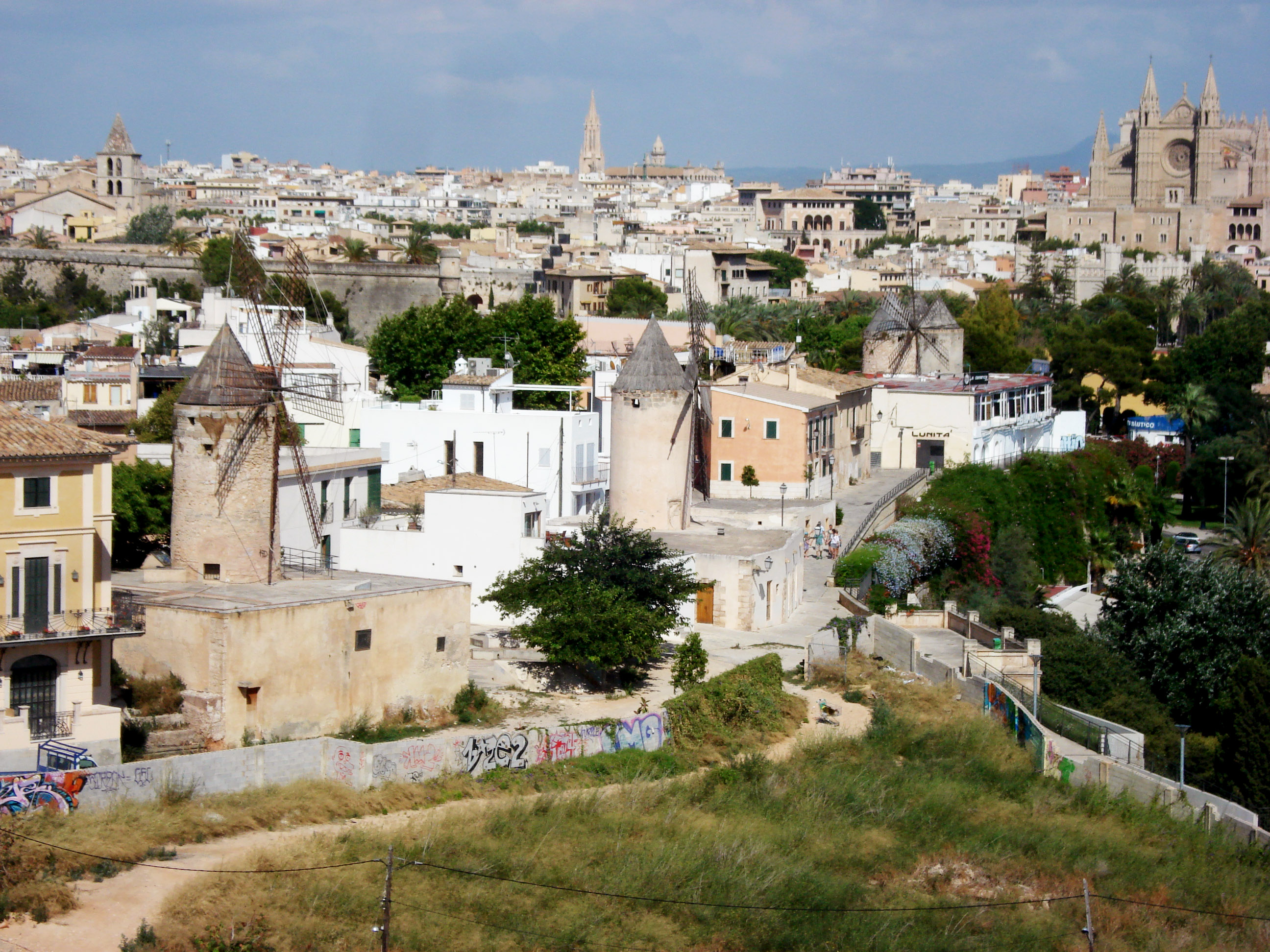 Vista dels molins del Jonquet