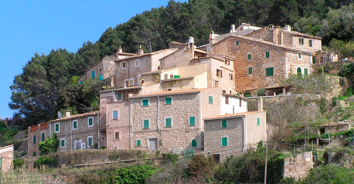 El pueblo y el camino de los Regantes